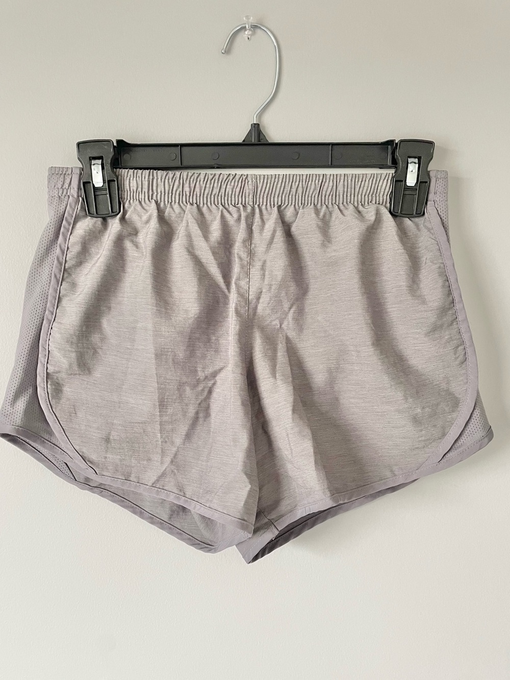 Nike Dri-Fit Women's L Light Grey Running Shorts lined 4” inseam Sporty EUC